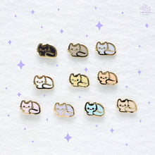 Charger l'image dans la visionneuse de la galerie, Loaf Cat Mini Enamel Pin