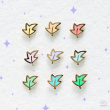 Charger l'image dans la visionneuse de la galerie, Pointed Leaf Mini Enamel Pin