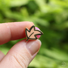 Charger l'image dans la visionneuse de la galerie, Pointed Leaf Mini Enamel Pin