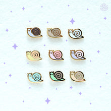 Charger l&#39;image dans la visionneuse de la galerie, Snail Mini Enamel Pin
