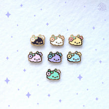 Charger l'image dans la visionneuse de la galerie, Flower Fluff Mini Enamel Pin
