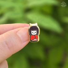 Charger l'image dans la visionneuse de la galerie, Kokeshi Doll Mini Enamel Pin
